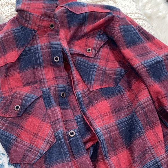 Wrangler red plaid button up shirt size medium - Picture 8 of 8